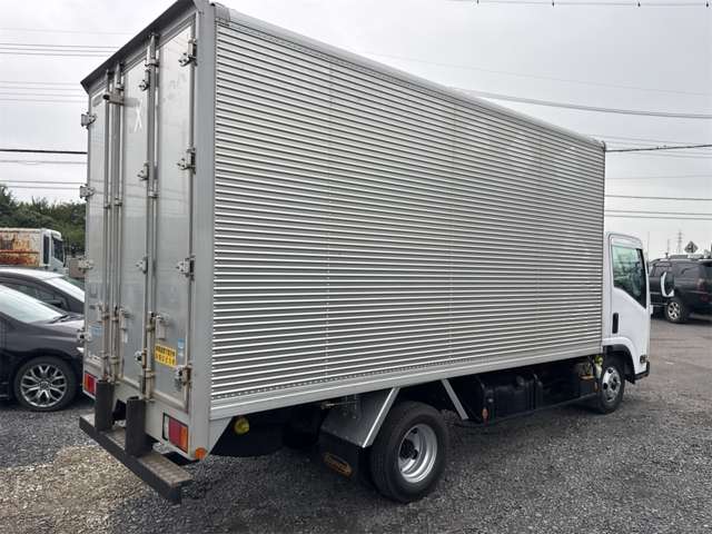 Isuzu Elf 6