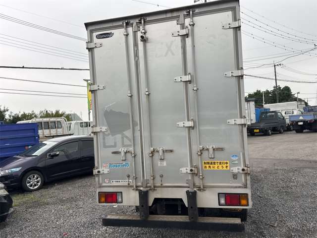 Isuzu Elf 7