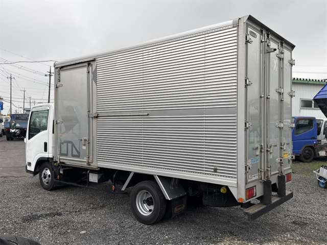 Isuzu Elf 9