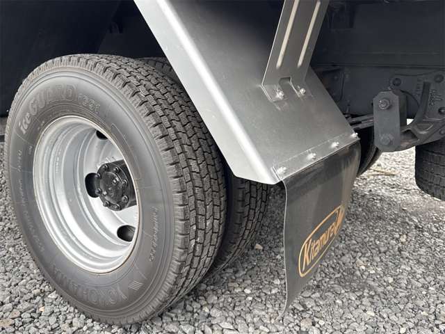 Isuzu Elf 10
