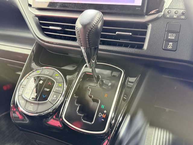Toyota Voxy 11