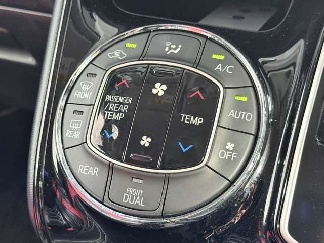 Toyota Voxy 12