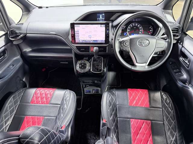 Toyota Voxy 4