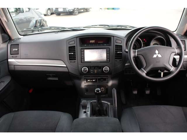 Mitsubishi Pajero 6