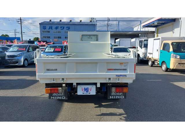 Hino Dutro 11