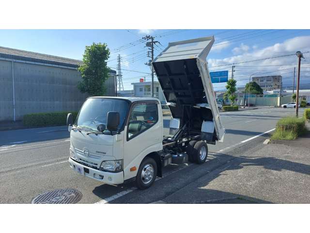 Hino Dutro 3