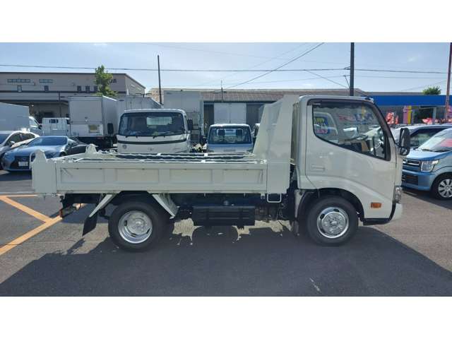 Hino Dutro 9