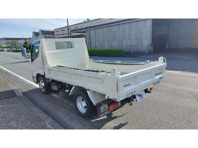 Hino Dutro 10