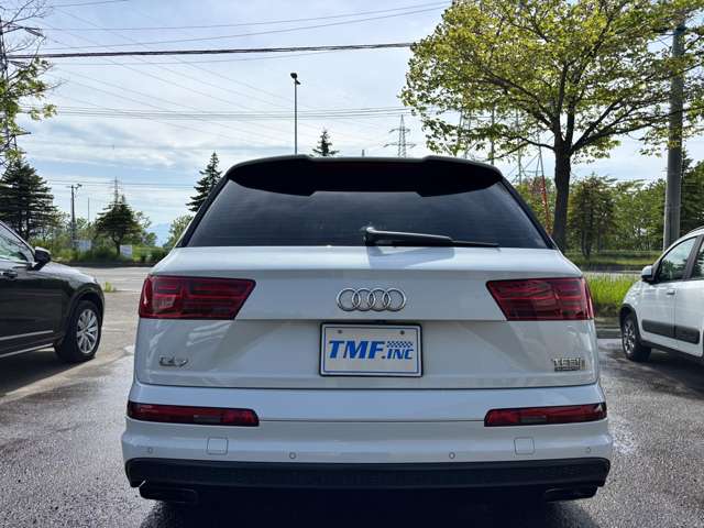 Audi Q7 11