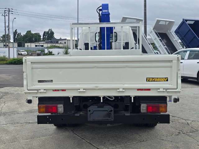 Hino Dutro 8