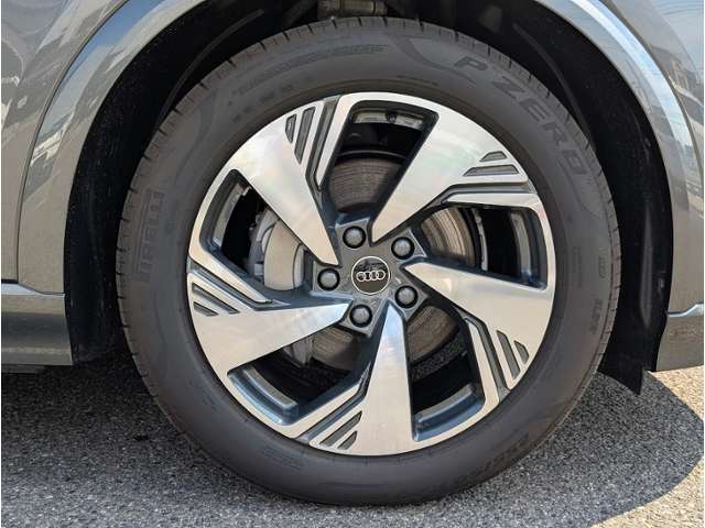 Audi Q6 e-tron 12