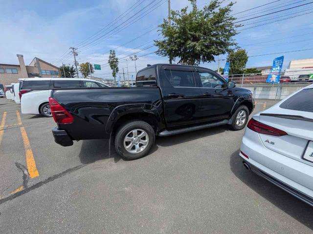 Toyota Hilux 5