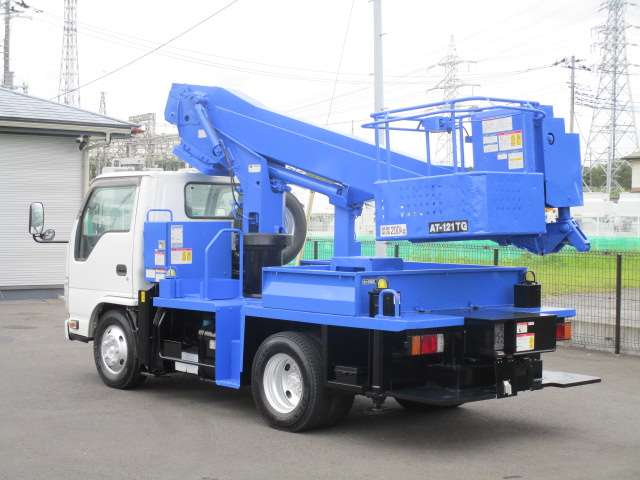 Isuzu Elf 3