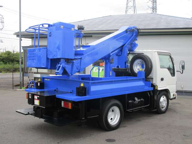 Isuzu Elf 4