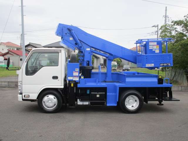 Isuzu Elf 6