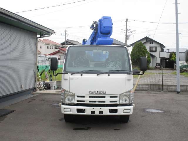 Isuzu Elf 7