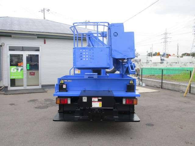 Isuzu Elf 8