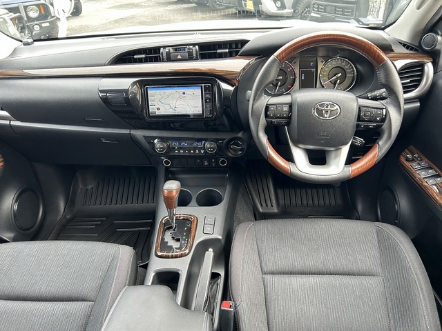 Toyota Hilux 2