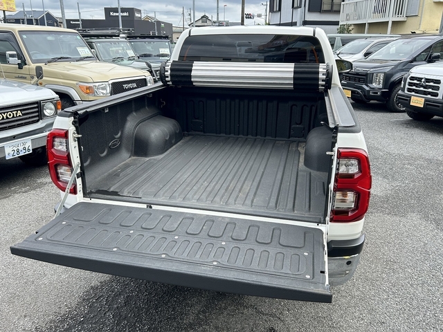 Toyota Hilux 9