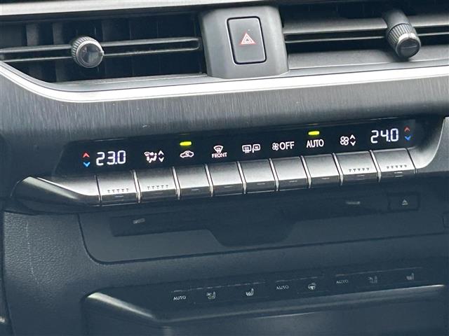 Lexus UX 8