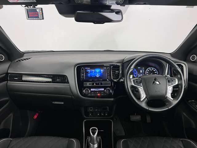 Mitsubishi Outlander PHEV 4