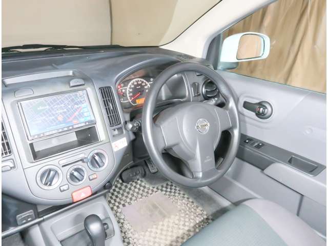 Nissan AD 12