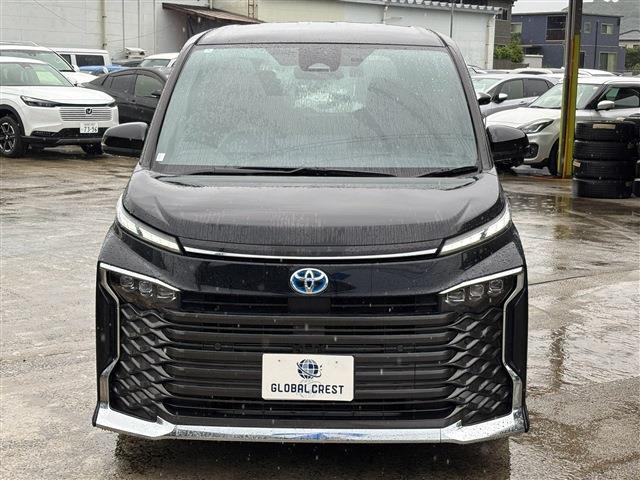 Toyota Voxy 11