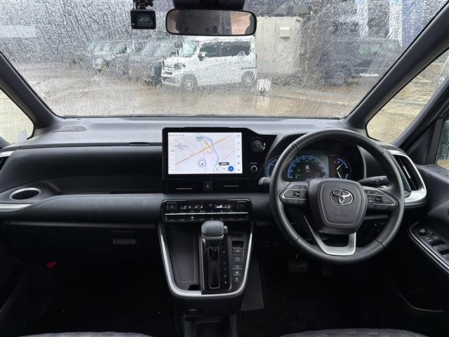Toyota Voxy 3