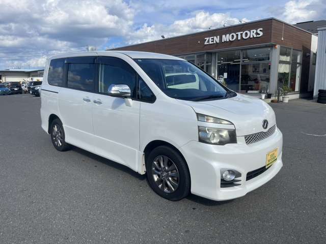 Toyota Voxy 3
