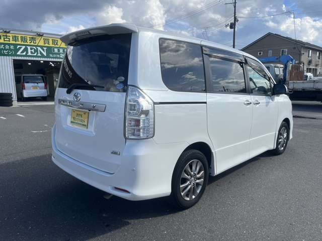 Toyota Voxy 5
