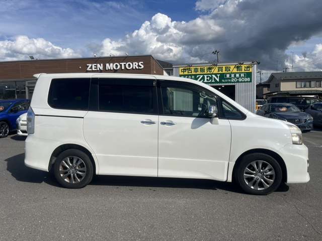 Toyota Voxy 6