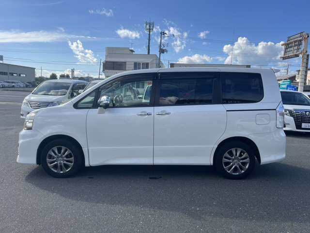 Toyota Voxy 7