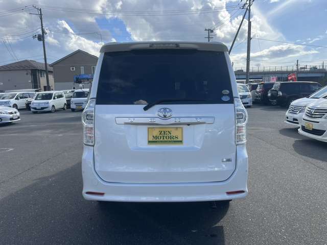 Toyota Voxy 8