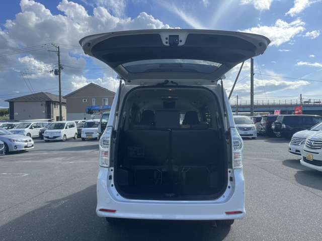 Toyota Voxy 9