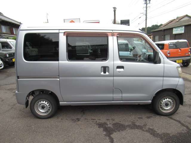 Daihatsu Hijet Cargo 6