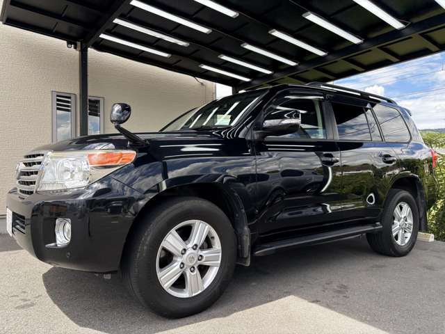 Toyota Land Cruiser 200 12
