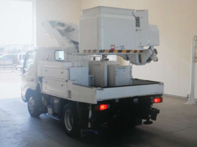 Hino Dutro 4