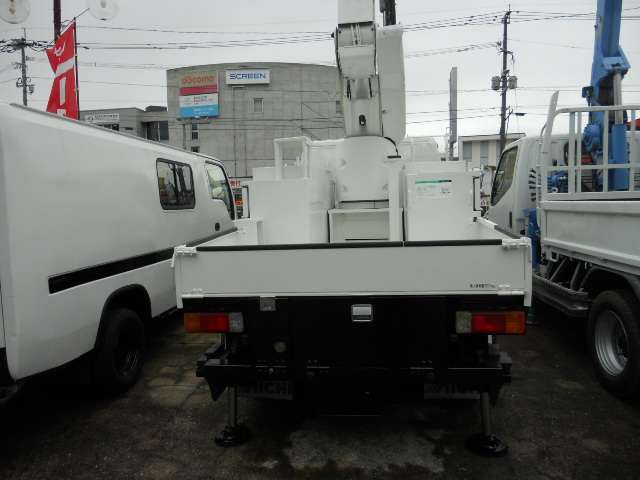 Hino Dutro 9