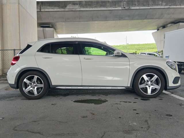 Mercedes-Benz GLA-Class 11