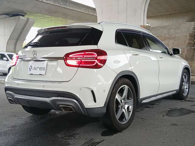 Mercedes-Benz GLA-Class 12