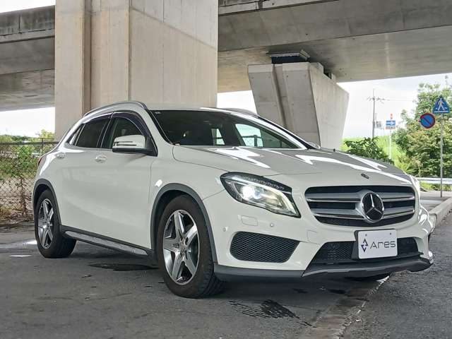Mercedes-Benz GLA-Class 10