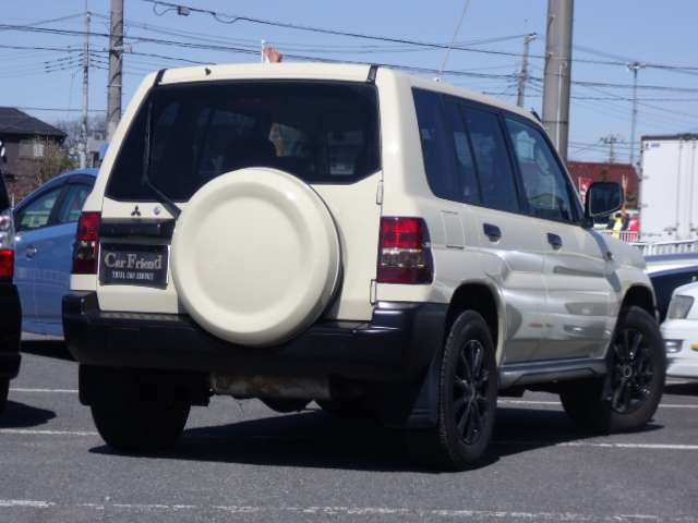 Mitsubishi Pajero iO 7