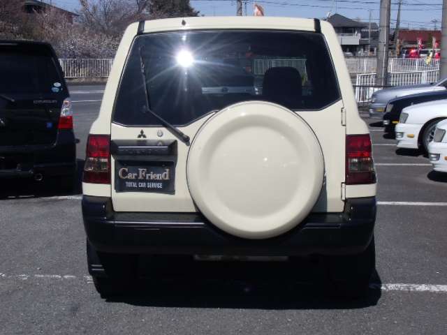 Mitsubishi Pajero iO 8