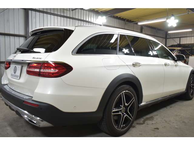 Mercedes-Benz E-Class All-Terrain 3