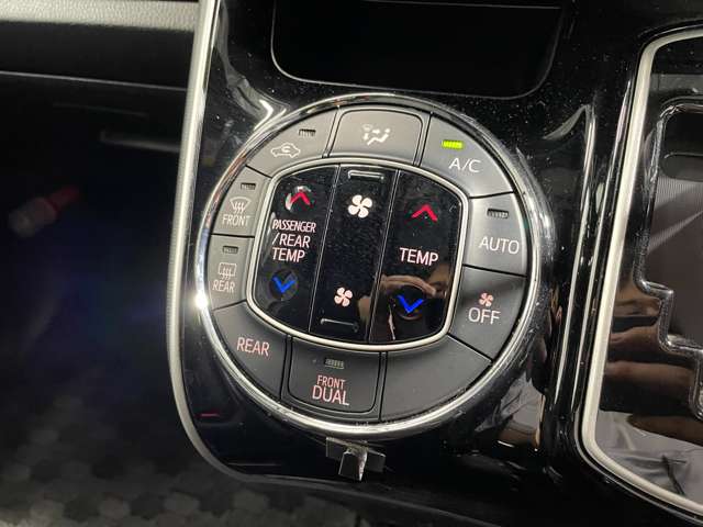 Toyota Voxy 11