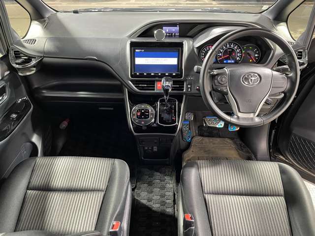 Toyota Voxy 5