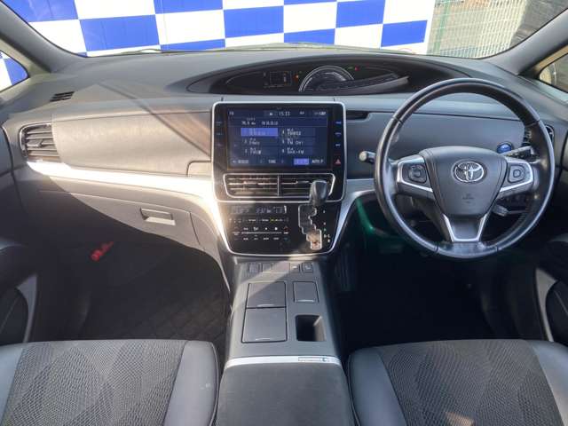 Toyota Estima Hybrid 3