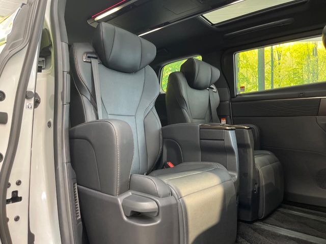 Toyota Alphard 9