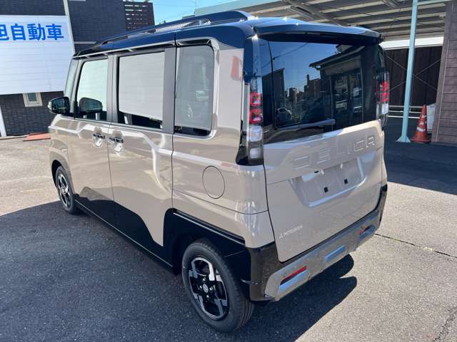 Mitsubishi Delica Mini 8