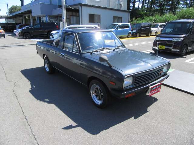 Nissan Sunny Truck 3